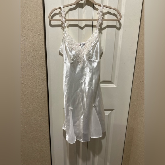Linea Donatella Satin Bridal Chemise Nightgown White Embellished Beaded ,Small - Picture 8 of 8